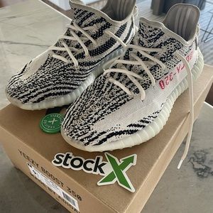 Yeezy 350 Boost v2 zebra